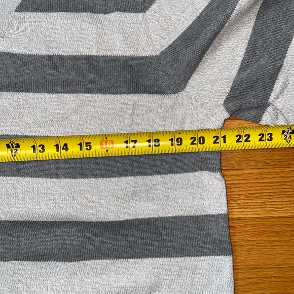 Men’s Express Gray Striped Sweater with hood size Large - Picture 10 of 11